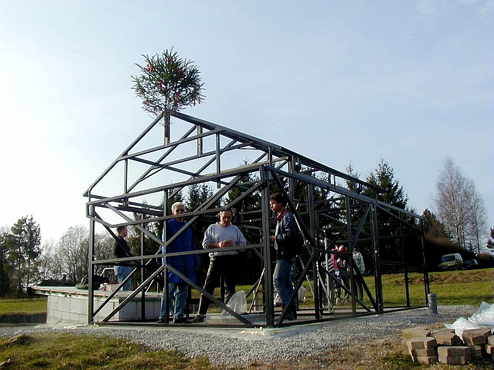 bu004a_Station-Beginning.jpg -   Station Build Up, Celebrating of the near Completion  -  Station Aufbau, Richtfest  Image by W. A.  -  Bild von W. A.  