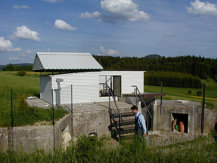 bu005c_Station-Beginning.jpg -   Station Build Up  -  Station Aufbau  Image by W. A.  -  Bild von W. A.  